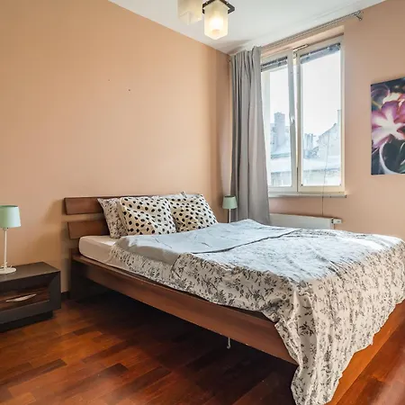 Golden Horizon Apartment *